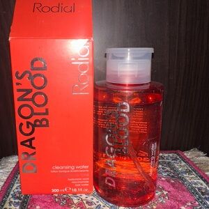 Rodial Dragon's Blood Cleansing Water - Vibrant Red